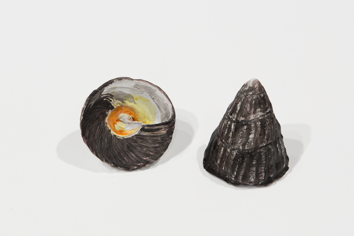 Mark Roeder, Plate (#6, Queen Tegula), 2015. Acrylic, clay, ink. Courtesy the artist and Michael Benevento, Los Angeles.